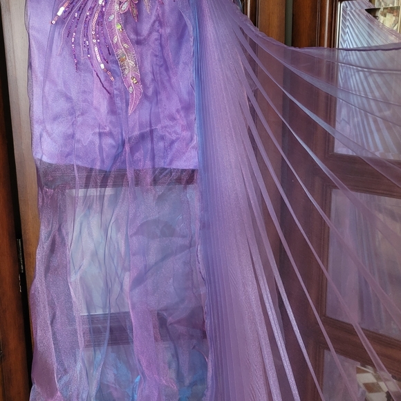 Classy and Fun Evening wear for the Sophisticated! - Picture 2 of 8